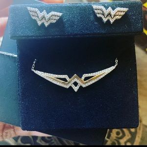 Zales : Wonder Woman Collection Stud Earrings & Necklace Set. (NEW)